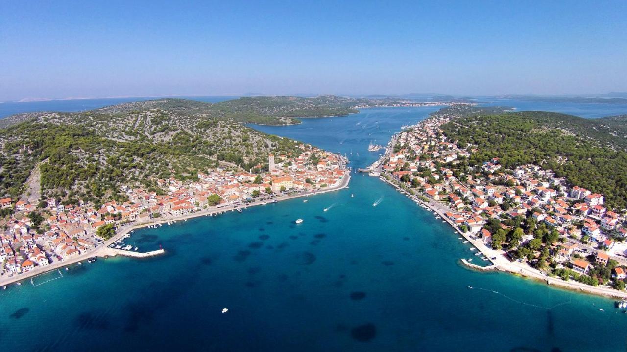 Apartments By The Sea Tisno, Murter - 812 Buitenkant foto