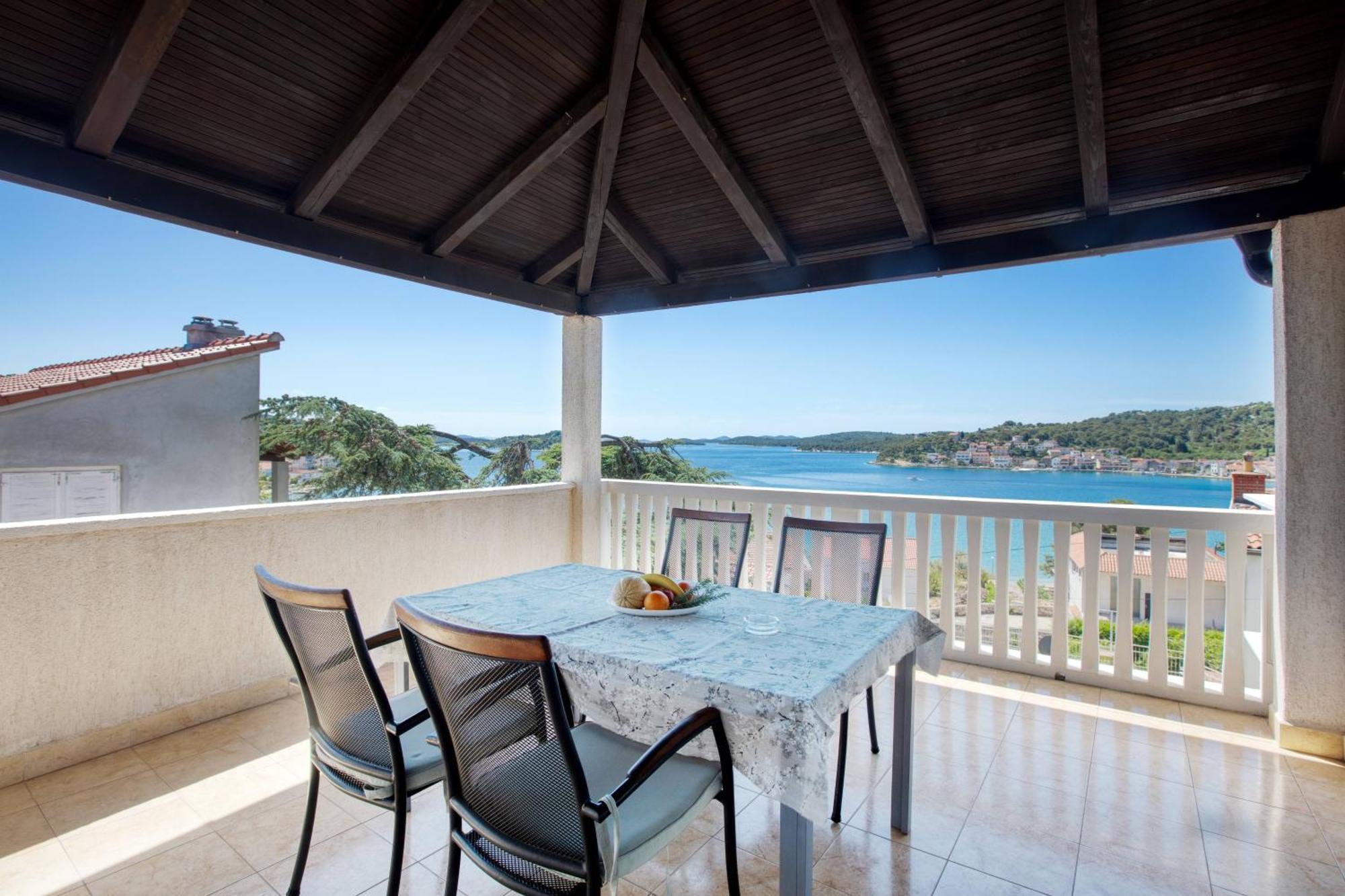 Apartments By The Sea Tisno, Murter - 812 Buitenkant foto
