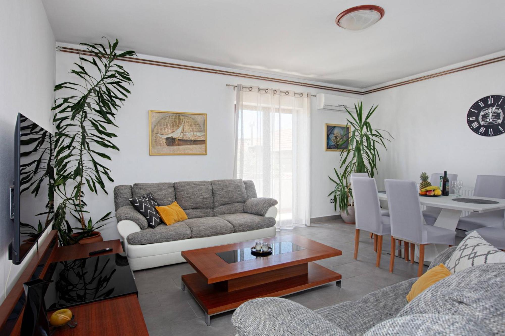 Apartments By The Sea Tisno, Murter - 812 Buitenkant foto